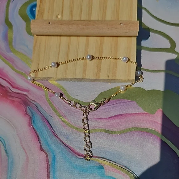 Elegant Gold and White Pearl Bracelet - Picture 1 of 2